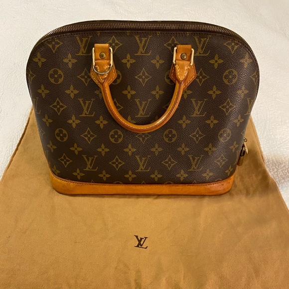 Louis Vuitton Handbags - 😍LOUIS VUITTON Monogram Alma PM😍